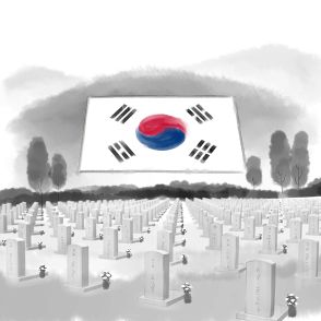 中国軍に命を奪われた無名勇士たちの追悼碑に中国製造花の花輪…韓国国立墓地に批判の声