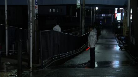 横浜駅前の繁華街で女性が胸など切りつけられ死亡…関与をほのめかす男が交番に出頭　上半身を複数回刃物で