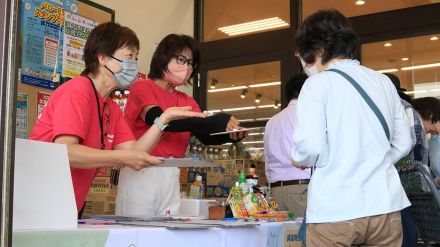 「塩分取り過ぎ」住民多い岐阜・東濃地域　塩分おいしく減らす商品紹介、スーパー買い物客に啓発