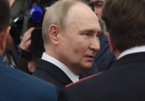 戦勝記念パレードでも… ロシアのプーチン大統領、「防弾ベスト」を着用し始めたか（海外）