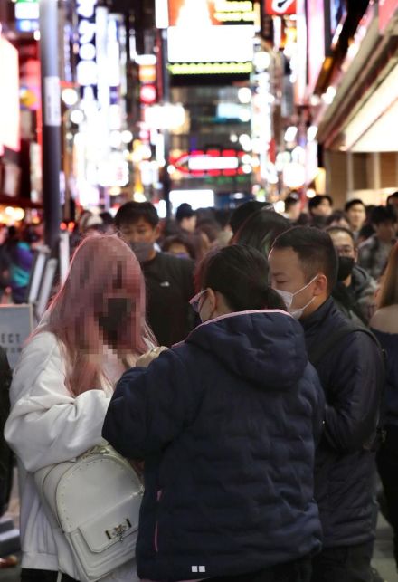 トー横で取材中　記者に詰め寄る　容疑の暴力団組員再逮捕　警視庁