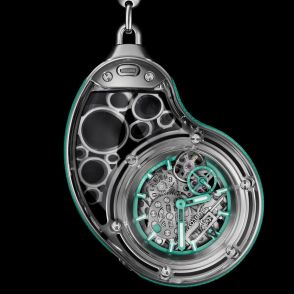 日本伝統の勾玉を思わせるデザインも注目【世界99本限定】ウブロと現代アーティストのコラボ時計
