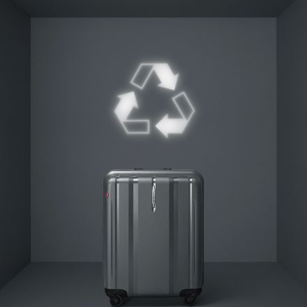 「プロテカ」が廃棄自動車の再生材からスーツケース