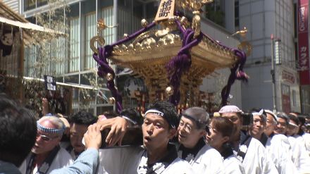 6年ぶり開催の「山王祭」外国人観光客も熱狂!　都心の“ど真ん中”を神輿16基が「大行進」　見物客は「うれしくなっちゃって感動」