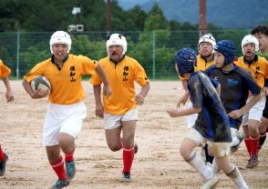 大阪や福井からも参加してトライ！　福知山ラグビー祭で幼児から中学生まで250人が交流