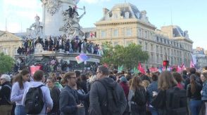 パリで極右の政策に反対する若者らが大規模集会　与党惨敗で仏では国民議会解散選挙へ