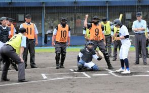 富山大会に向け、審判講習会　60人が参加　ベテラン審判が指導