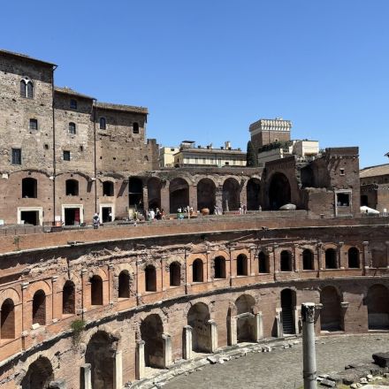 古代ローマ時代の市場でサステナビリティを考えるイベント開催　「ボッテガ・ヴェネタ」CEOなど100人のゲストスピーカーが登壇