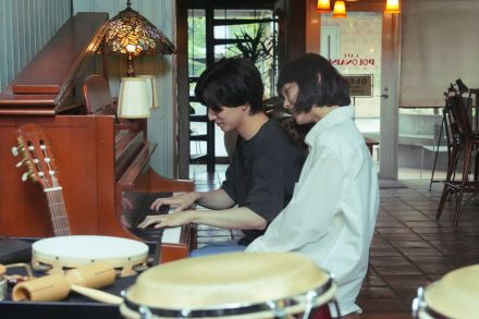 京本大我（SixTONES）主演映画『言えない秘密』ピアノ連弾シーンを含む新場面写真解禁
