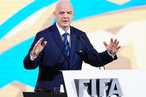 「前向きな一歩」FIFA会長、バレンシアファンの有罪判決を受けて発言。ヴィニシウスへの人種差別で処分が決定