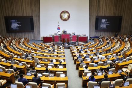 与党欠席の韓国国会、野党が11の常任委員長ポストを独占