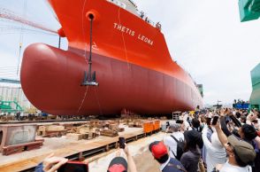 福岡の造船所でタンカー進水式　全長146m「迫力すごい」