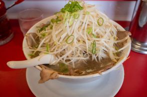 なぜ「ボリューム系ラーメン」が流行るのか？不健康に見える食べ物を美味しく感じる人間の心理