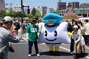 星でも座布団でもなくモミジです　広島県警マスコット「メイプル君」誕生30年、遅咲きの人気者を目指して