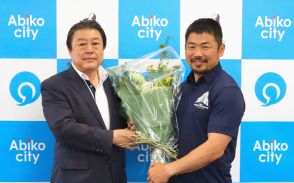 ラグビー元日本代表でNECグリーンロケッツ東葛所属の田中史朗選手、我孫子市長に現役引退を報告