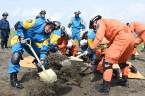 台風土砂災害どう救助　宮崎市北消防署と宮崎県警、初の合同訓練