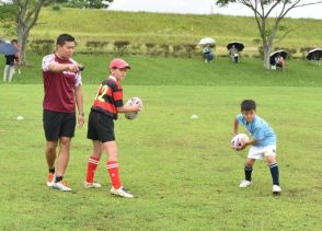 リーグワン１部・岸岡選手指導　宮崎・高鍋でラグビー教室