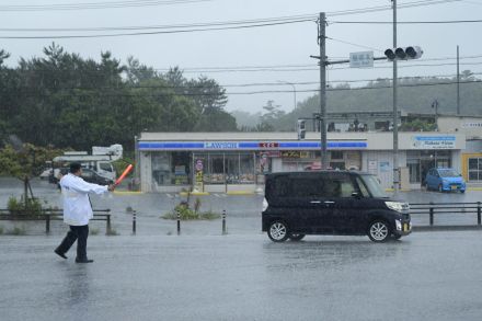 名護市の80世帯で停電　交差点の信号機消え、警察官が誘導も　沖縄（12日朝）