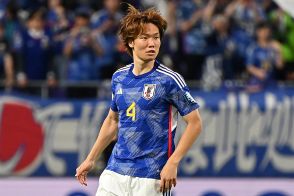 サッカー日本戦で珍事、ピッチで偶然生まれた「組体操」に笑撃「初めて見た」「珍プレー大賞」