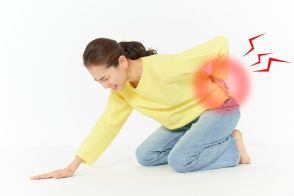 【40代、50代の腰痛を元から治す】一度起こすとクセになる！「ぎっくり腰」を防ぐ方法と応急処置を知っておこう！