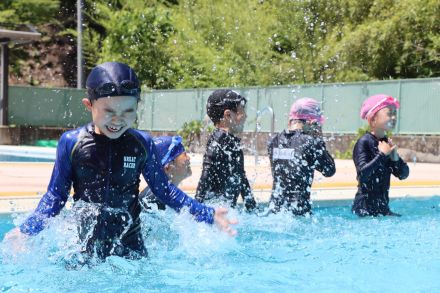 気持ち良い～！　小学校で待ちわびたプール開き　”夏空”の下で大はしゃぎ／兵庫・丹波市