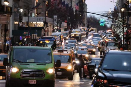 ニューヨーク知事、全米初「渋滞税」を無期限延期　導入直前に一転