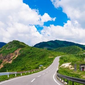 絶景すぎる！ 走りたい道路ランキング ・東日本編。1位は千里浜なぎさドライブウェイ