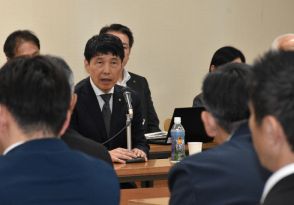 群馬県の副知事再任騒動　「あと1年だけ」知事の謝罪に議会各派は