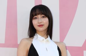 Ｃｏｃｏｍｉ「愛とは？」に「まだ研究中のサブジェクト」　艶背中見せドレスで豪華女優陣と堂々登場