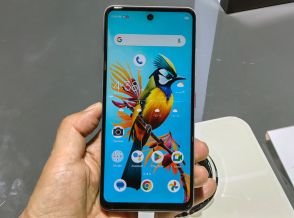 ZTEのエントリースマホ「Blade A75 5G」は“カメラフォン”風デザインがクール