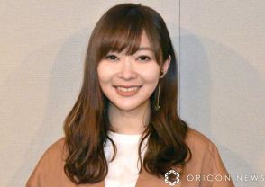 指原莉乃、“太もも全開”超ミニ×へそ出しルック　圧巻美ボディで『ar』登場「スタイル最強」「ますます綺麗に」