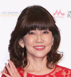 58歳・松本伊代、ピンクのワンピ姿を披露 「夏ですね！！ と可愛い笑顔で…」27歳の元アイドルとの交流明かす