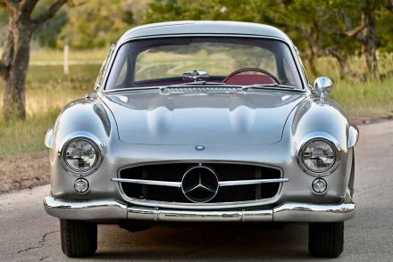 2億5500万円は極めて順当。メルセデス・ベンツ「300SL」はどうしてガルウイングにせざるを得なかったのでしょうか