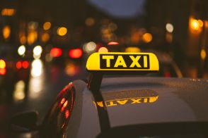 遅刻回避のため出社に「タクシー」を使ってしまった！会社に交通費申請するのはあり？