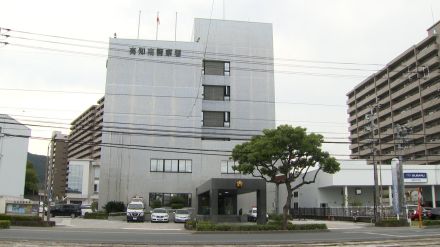 車を蹴り傷をつけた疑いで原付バイク運転の男を逮捕　交通トラブルが原因か