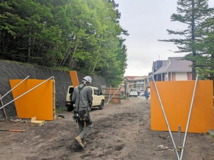 富士山5合目でゲートの設置工事始まる　運用開始は7月1日午前0時