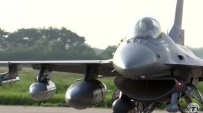 F16戦闘機が海上自衛隊八戸航空基地に初めて飛来　アメリカ軍の大規模軍事演習=バリアント・シールド