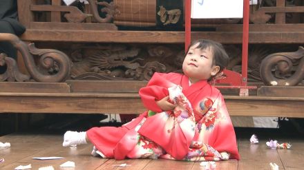 鬼のような眼差しにゾッ…！鬼教官の厳しい稽古に奮闘　愛知県・岡崎市の「神明宮例大祭」で舞踊を披露する3歳の女の子に密着