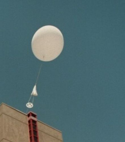じつは、ほとんどが1回限りの命…衛星時代の今も、はるか上空へ放たれる「気球」。伝えてくる現象「じつに、リアル」だった