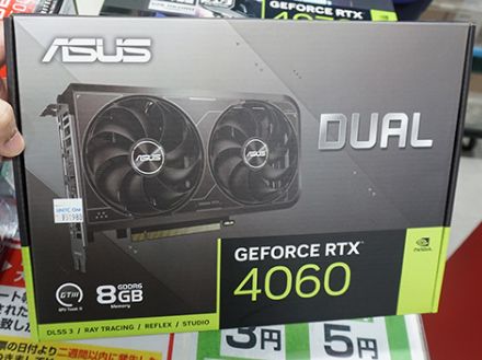 カード長202mmのGeForce RTX 4060がASUSから、デュアルファン仕様