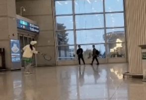 韓国“迷惑カップル”がテニスを楽しんでいた場所…コートではなく仁川空港フロアだった