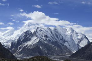 登山中に不明の日本人男性2人、ヘリで確認 パキスタン