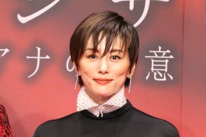 米倉涼子、難病公表後初の生放送出演で涙　サプライズ演出に「ありがとうございます」