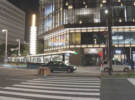 横断歩道渡っていて事故に…名古屋・栄の中心部で85歳女性が左折してきた車にはねられ死亡 人通り多い交差点
