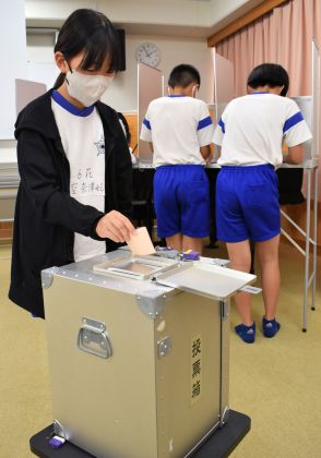 棚倉小で選管が出前講座　児童が一票の大切さ学ぶ