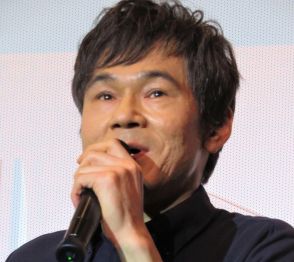 カリスマミュージシャンの兄に激似！　58歳俳優が短髪姿披露「ヒロトかと思った！！」