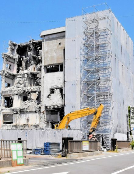 あわら温泉街の“顔”に位置…6階建て廃旅館が解体　福井県、補助金使い6月末まで工事