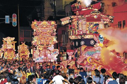 豪華大行燈勢ぞろい　となみ夜高まつり開幕