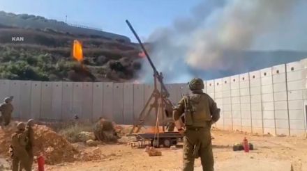 イスラエル軍、投石機でレバノンに火球打ち込む　中世以来ほとんど使われない兵器投入