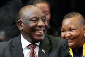 ラマポーザ大統領が続投、連立政権樹立で合意　南アフリカ